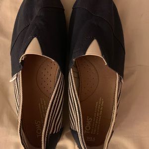 navy blue striped toms NEW